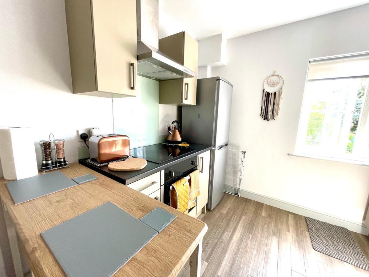 Stylish Cosy And Bright Apartment - Fantastic Location - Perfect For Business Or Solo Travellers Bishop's Stortford Exterior photo
