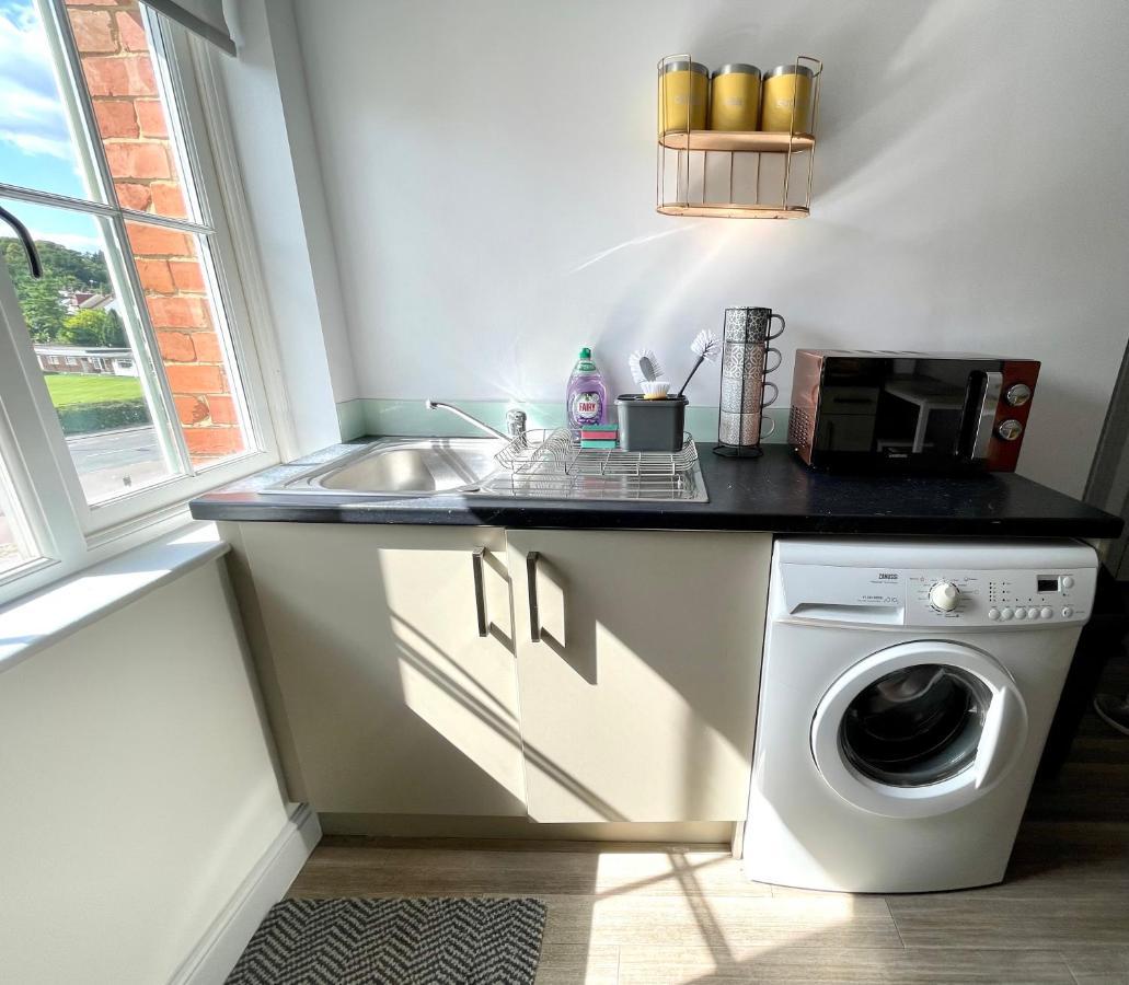 Stylish Cosy And Bright Apartment - Fantastic Location - Perfect For Business Or Solo Travellers Bishop's Stortford Exterior photo